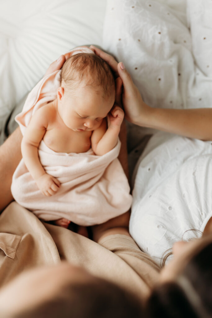 Natural and relaxed newborn photographer