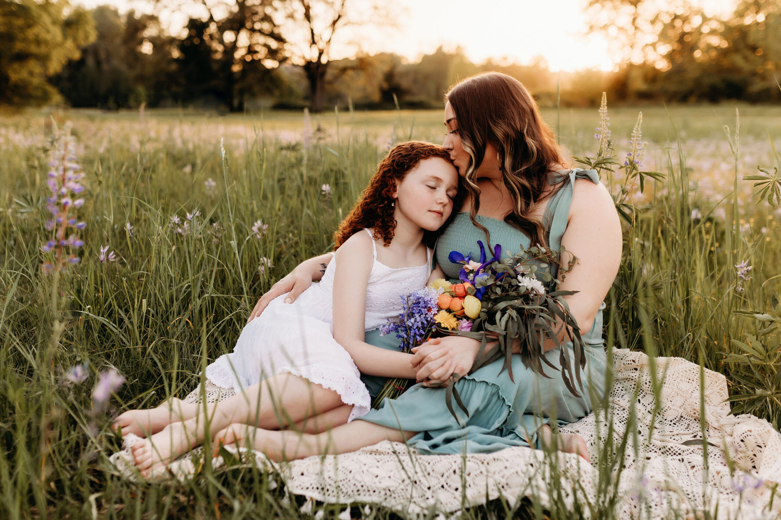 Oregon and Washington family photographer with experience photographing families in wildflowers