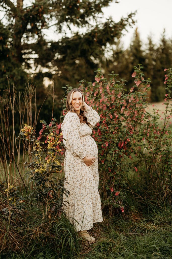 Spring outdoor maternity photoshoot Vancouver Wa